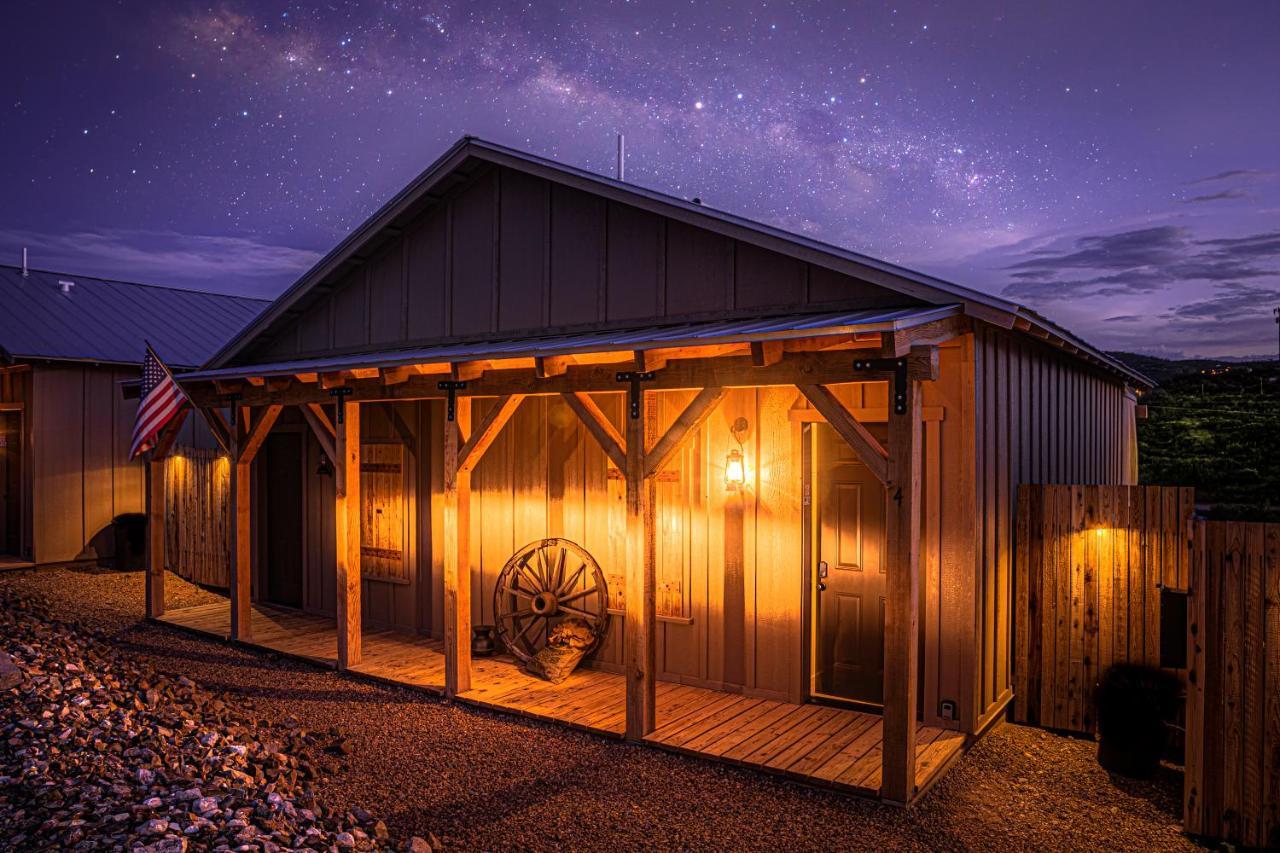 -Pet Friendly- Miners Cabin #5 -Two Double Beds - Private Balcony Tombstone Exterior photo