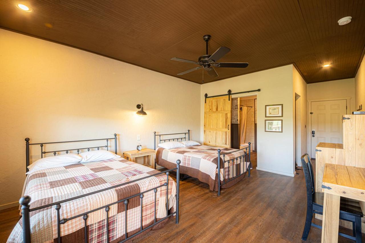 -Pet Friendly- Miners Cabin #5 -Two Double Beds - Private Balcony Tombstone Exterior photo