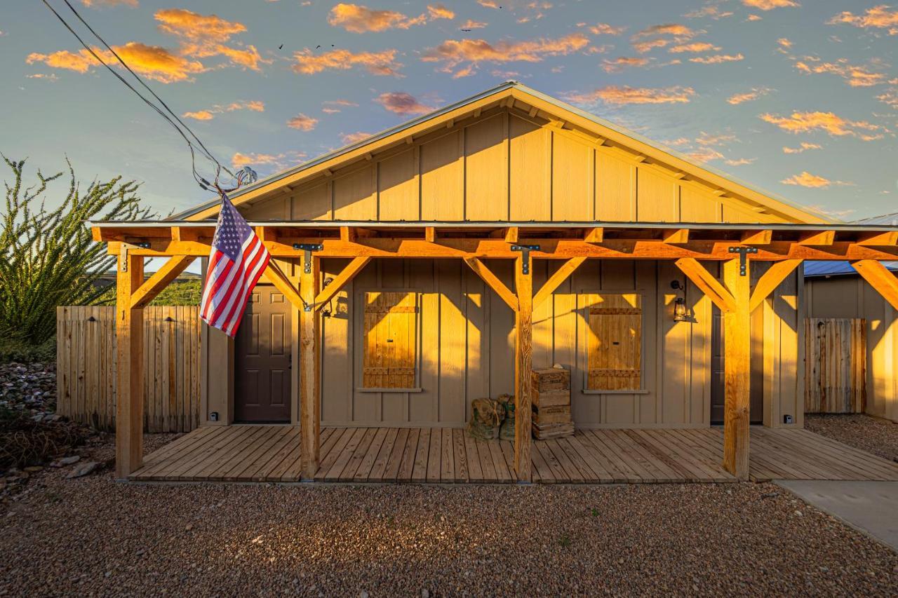 -Pet Friendly- Miners Cabin #5 -Two Double Beds - Private Balcony Tombstone Exterior photo