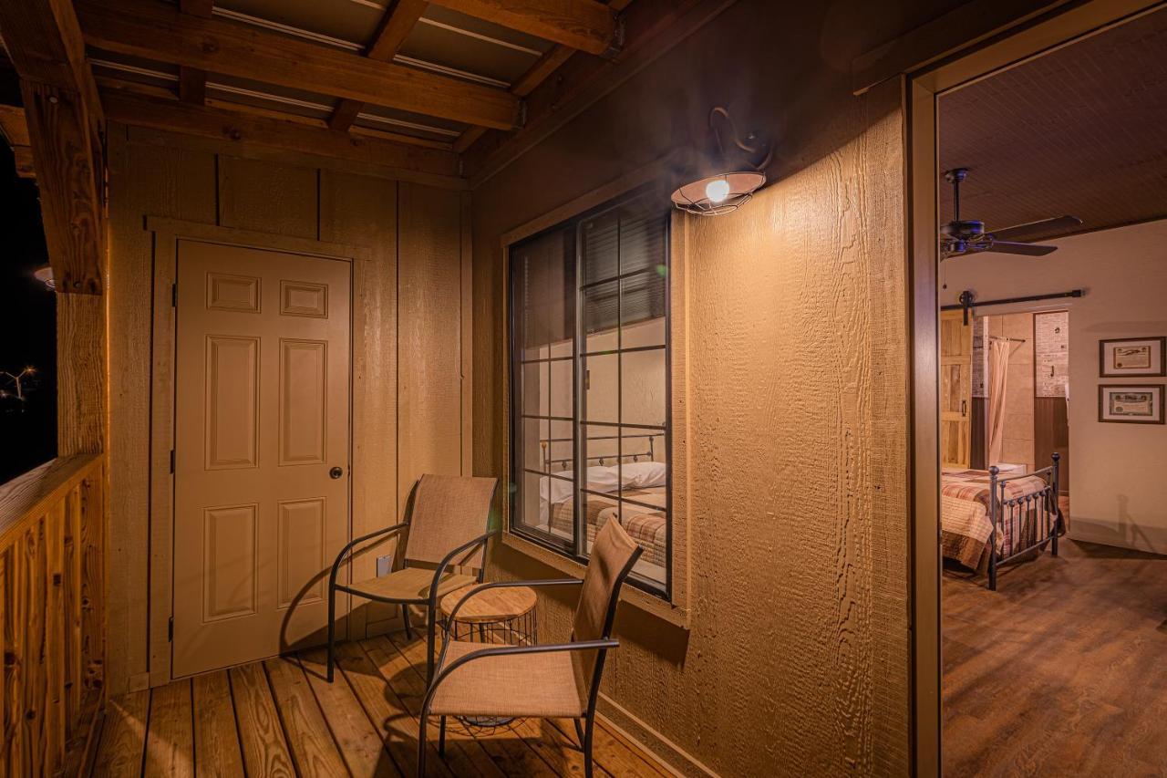 -Pet Friendly- Miners Cabin #5 -Two Double Beds - Private Balcony Tombstone Exterior photo